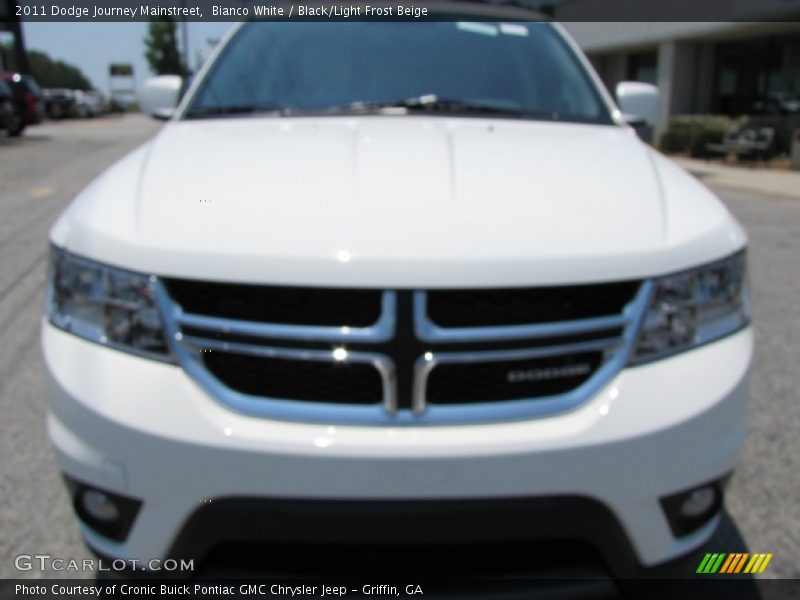 Bianco White / Black/Light Frost Beige 2011 Dodge Journey Mainstreet