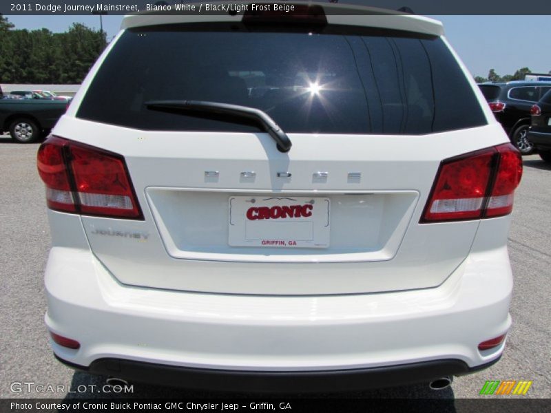Bianco White / Black/Light Frost Beige 2011 Dodge Journey Mainstreet