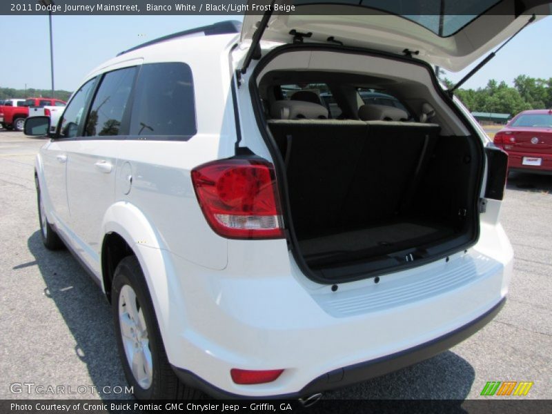Bianco White / Black/Light Frost Beige 2011 Dodge Journey Mainstreet
