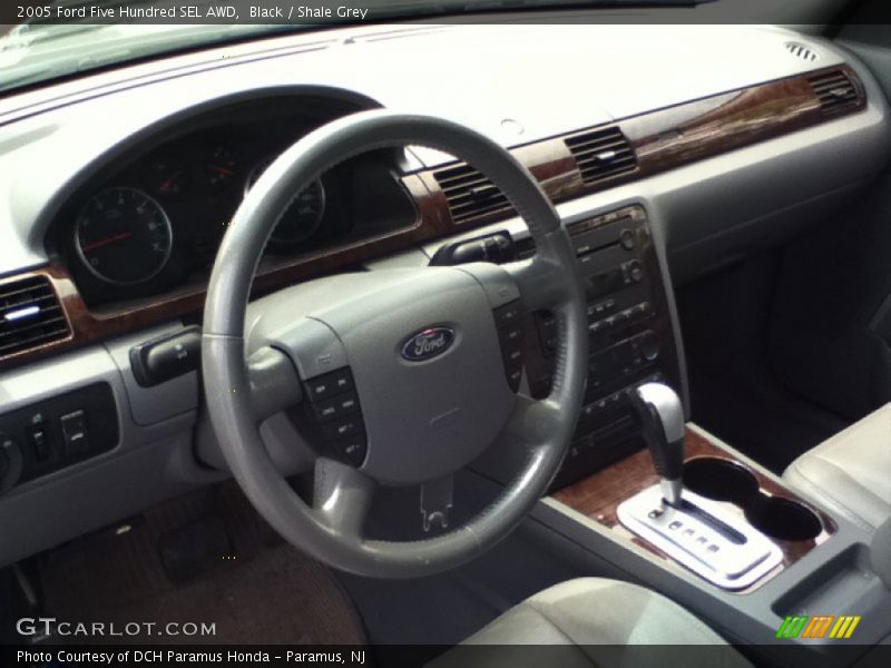 Dashboard of 2005 Five Hundred SEL AWD