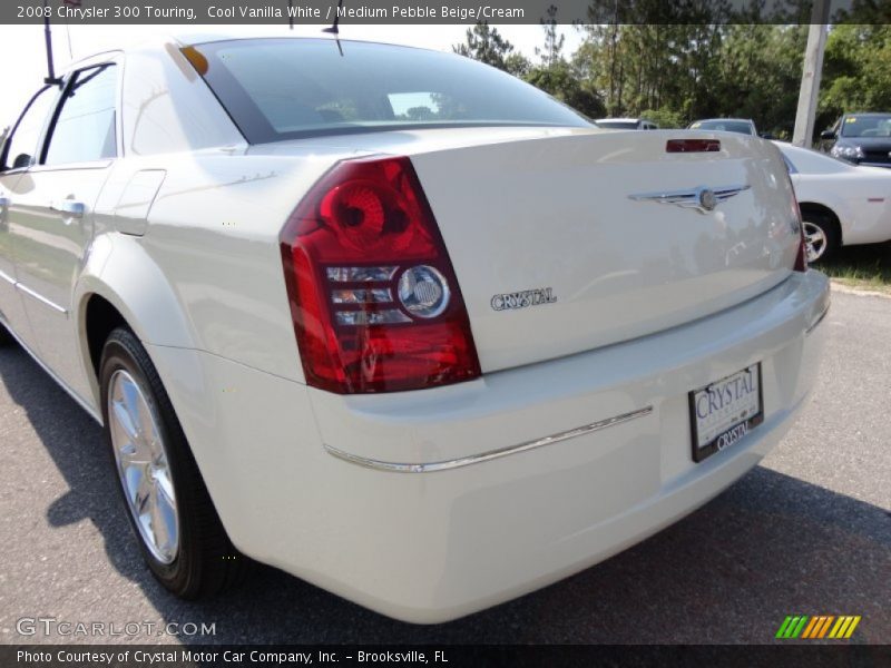 Cool Vanilla White / Medium Pebble Beige/Cream 2008 Chrysler 300 Touring