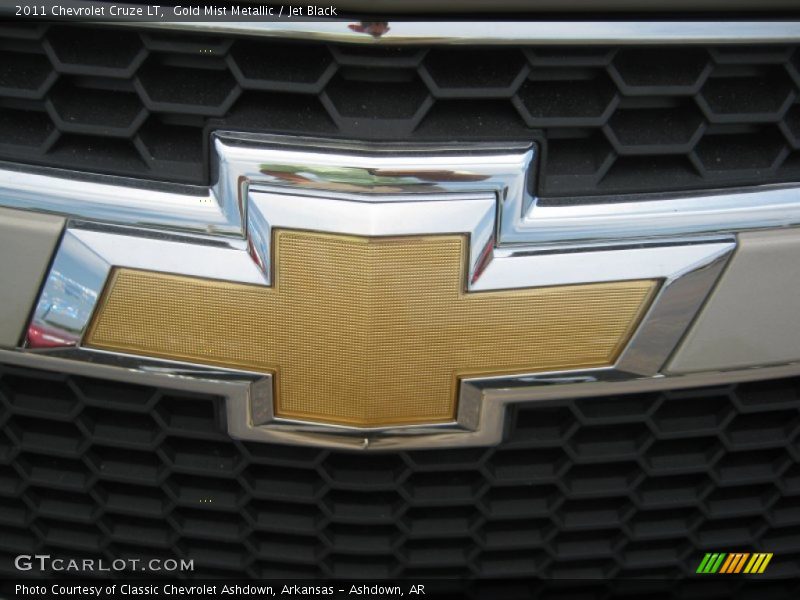 Gold Mist Metallic / Jet Black 2011 Chevrolet Cruze LT
