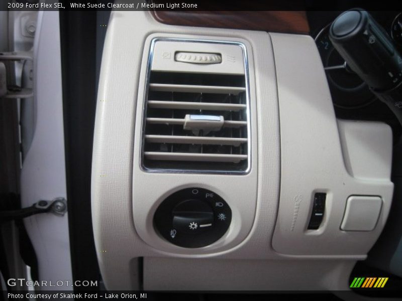 White Suede Clearcoat / Medium Light Stone 2009 Ford Flex SEL