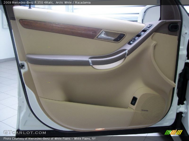 Arctic White / Macadamia 2009 Mercedes-Benz R 350 4Matic