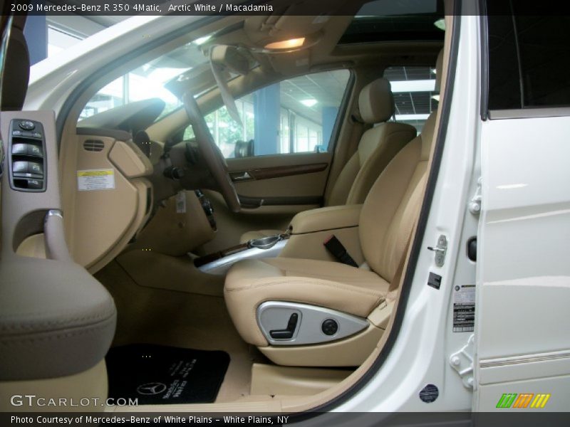 Arctic White / Macadamia 2009 Mercedes-Benz R 350 4Matic