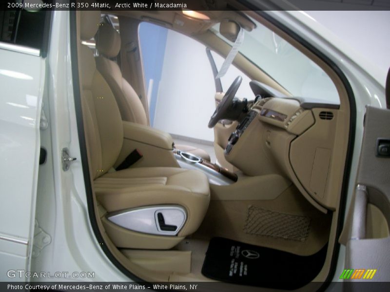 Arctic White / Macadamia 2009 Mercedes-Benz R 350 4Matic