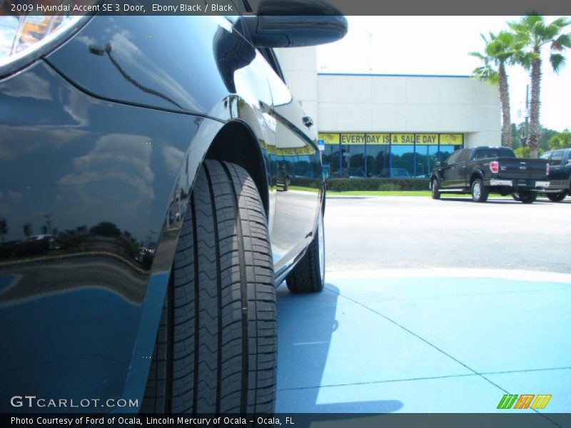 Ebony Black / Black 2009 Hyundai Accent SE 3 Door