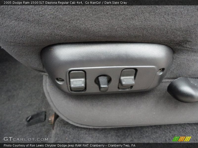 Go ManGo! / Dark Slate Gray 2005 Dodge Ram 1500 SLT Daytona Regular Cab 4x4