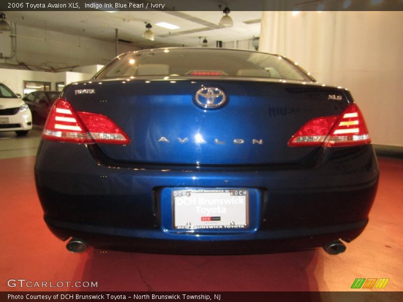 Indigo Ink Blue Pearl / Ivory 2006 Toyota Avalon XLS