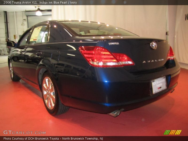 Indigo Ink Blue Pearl / Ivory 2006 Toyota Avalon XLS