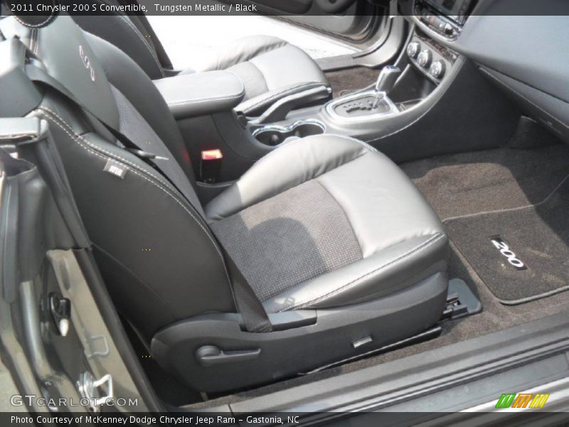  2011 200 S Convertible Black Interior