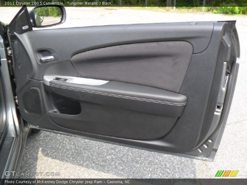 Door Panel of 2011 200 S Convertible