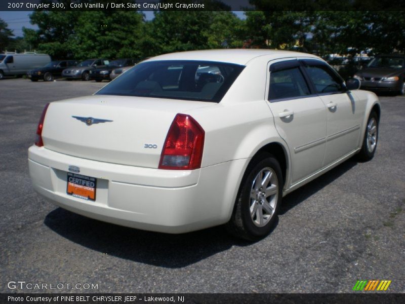 Cool Vanilla / Dark Slate Gray/Light Graystone 2007 Chrysler 300