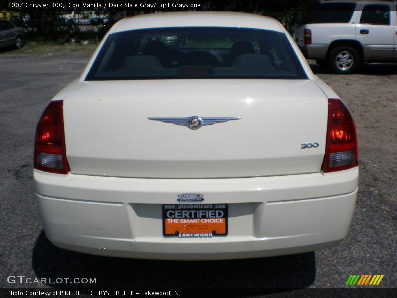 Cool Vanilla / Dark Slate Gray/Light Graystone 2007 Chrysler 300