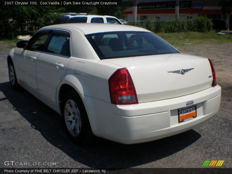 Cool Vanilla / Dark Slate Gray/Light Graystone 2007 Chrysler 300