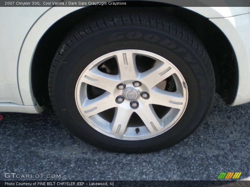 Cool Vanilla / Dark Slate Gray/Light Graystone 2007 Chrysler 300