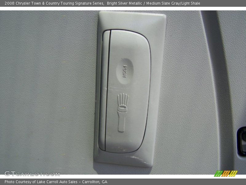 Bright Silver Metallic / Medium Slate Gray/Light Shale 2008 Chrysler Town & Country Touring Signature Series