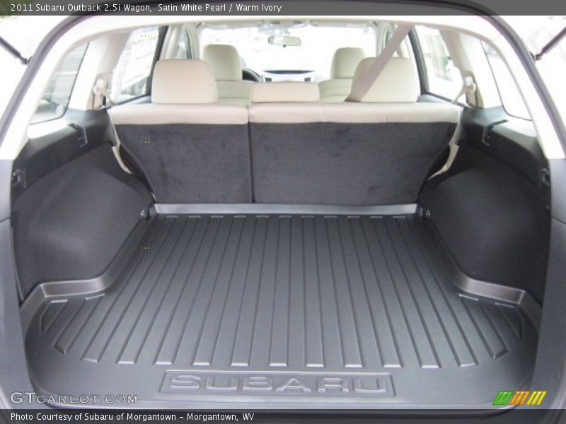  2011 Outback 2.5i Wagon Trunk