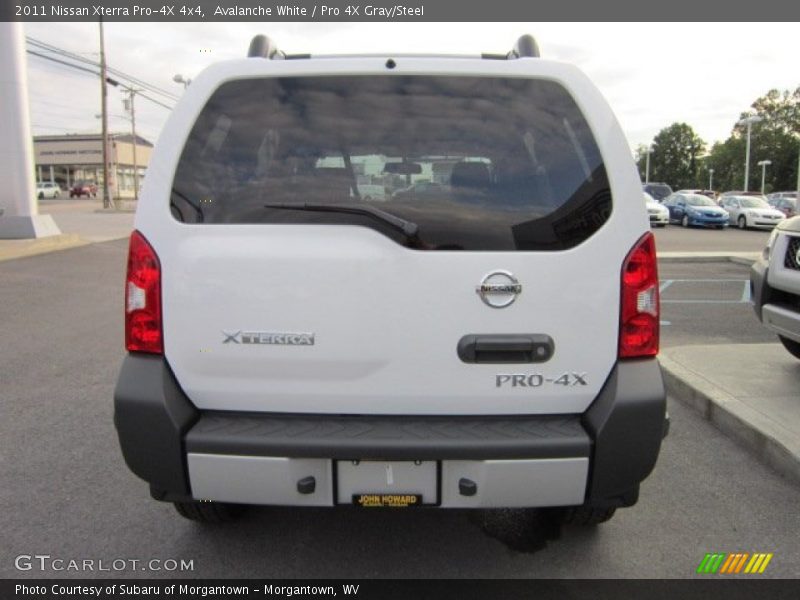 Avalanche White / Pro 4X Gray/Steel 2011 Nissan Xterra Pro-4X 4x4