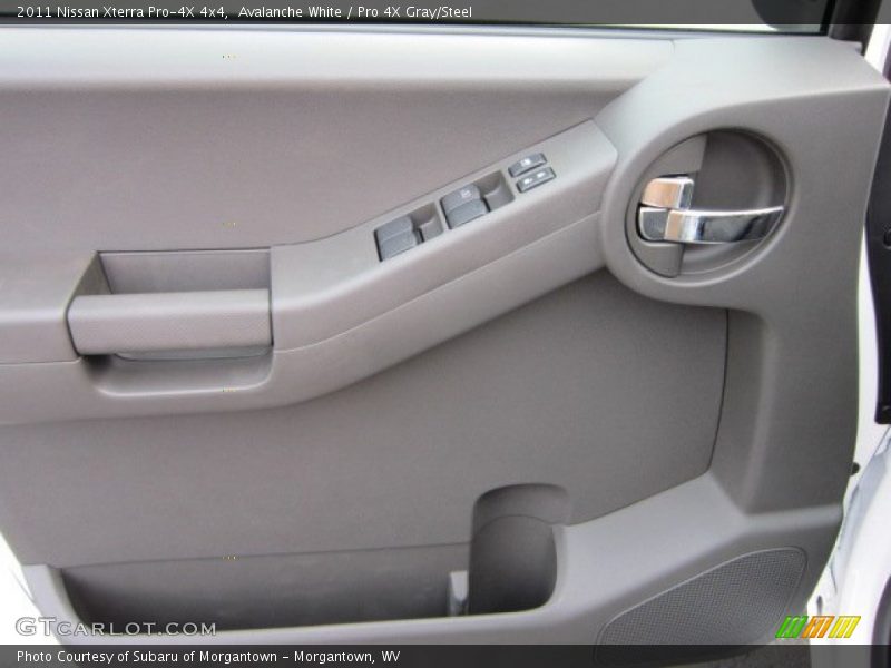 Avalanche White / Pro 4X Gray/Steel 2011 Nissan Xterra Pro-4X 4x4