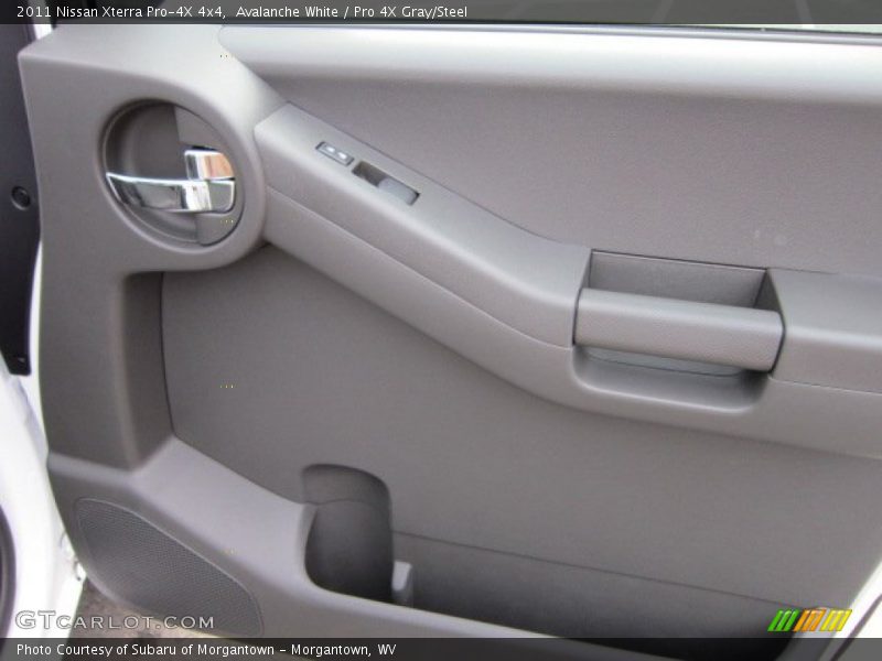 Avalanche White / Pro 4X Gray/Steel 2011 Nissan Xterra Pro-4X 4x4