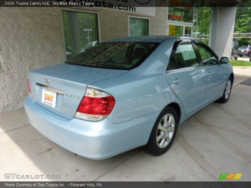 Sky Blue Pearl / Taupe 2005 Toyota Camry XLE