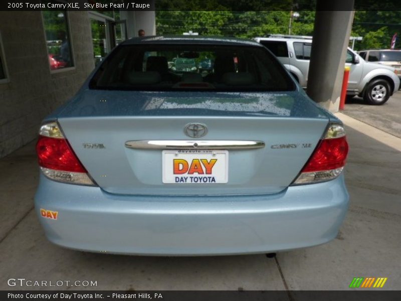 Sky Blue Pearl / Taupe 2005 Toyota Camry XLE