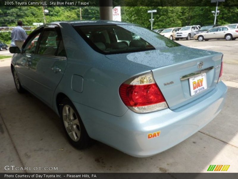 Sky Blue Pearl / Taupe 2005 Toyota Camry XLE
