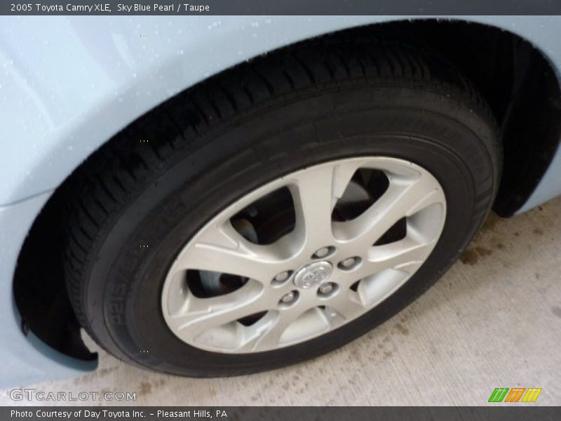Sky Blue Pearl / Taupe 2005 Toyota Camry XLE