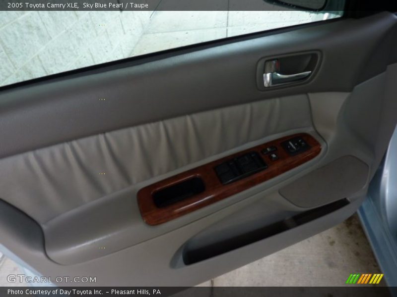 Sky Blue Pearl / Taupe 2005 Toyota Camry XLE