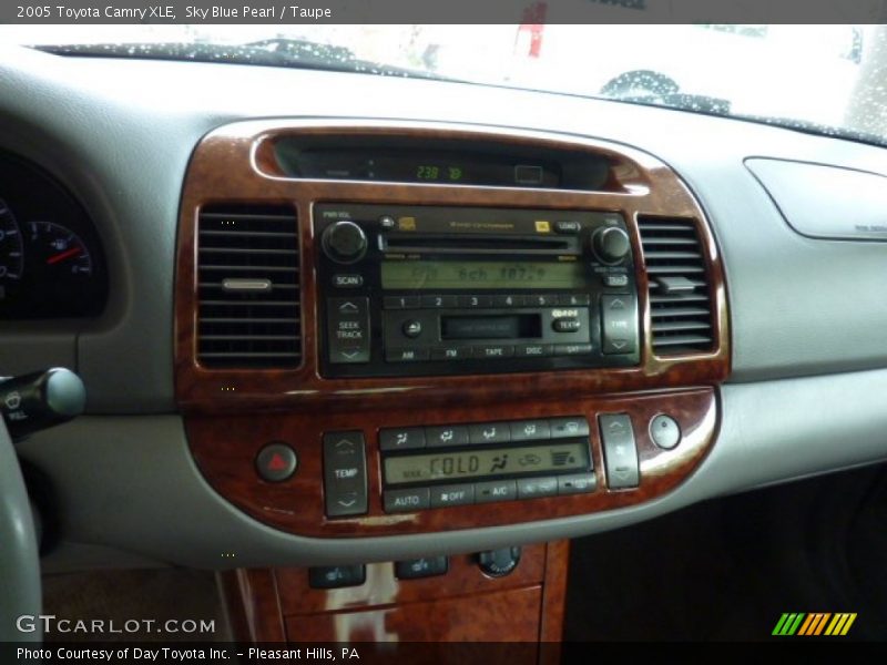 Sky Blue Pearl / Taupe 2005 Toyota Camry XLE