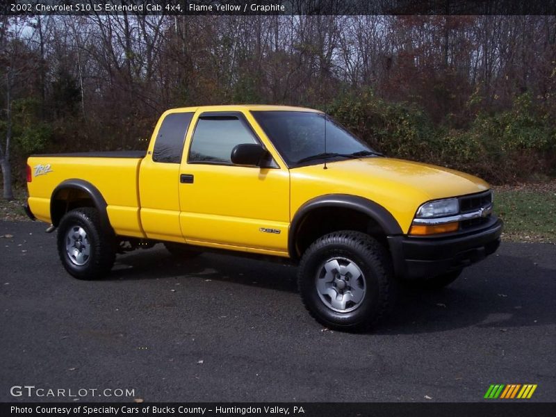 Flame Yellow / Graphite 2002 Chevrolet S10 LS Extended Cab 4x4