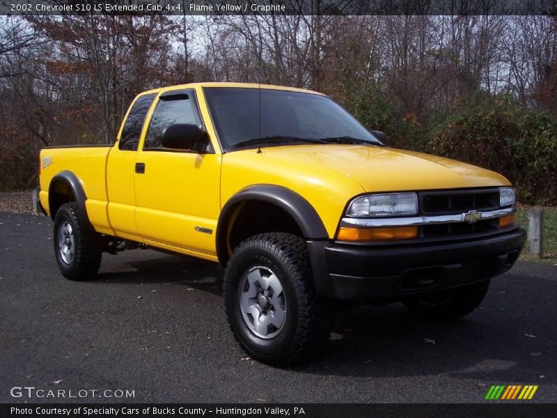 Flame Yellow / Graphite 2002 Chevrolet S10 LS Extended Cab 4x4