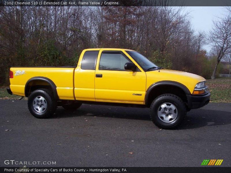 Flame Yellow / Graphite 2002 Chevrolet S10 LS Extended Cab 4x4