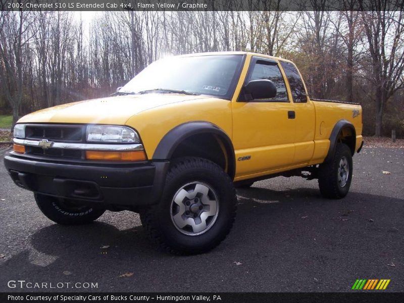 Flame Yellow / Graphite 2002 Chevrolet S10 LS Extended Cab 4x4