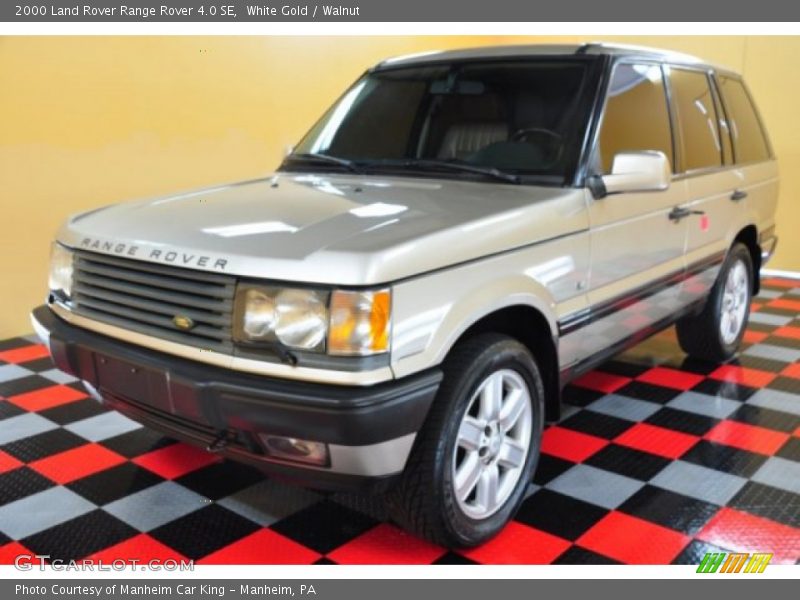 White Gold / Walnut 2000 Land Rover Range Rover 4.0 SE