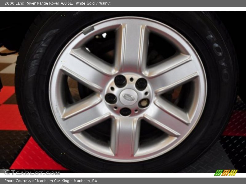 White Gold / Walnut 2000 Land Rover Range Rover 4.0 SE