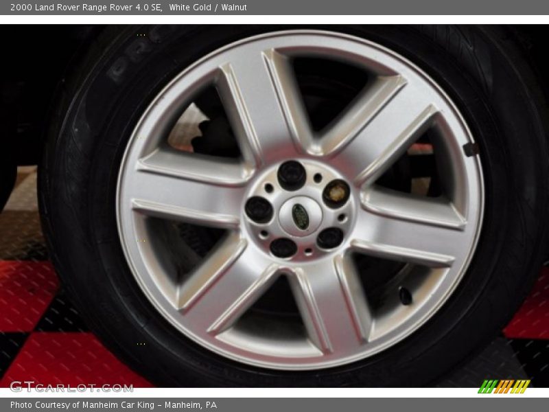 White Gold / Walnut 2000 Land Rover Range Rover 4.0 SE