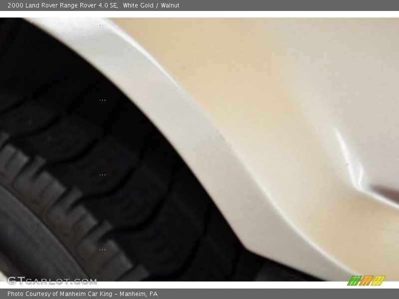 White Gold / Walnut 2000 Land Rover Range Rover 4.0 SE
