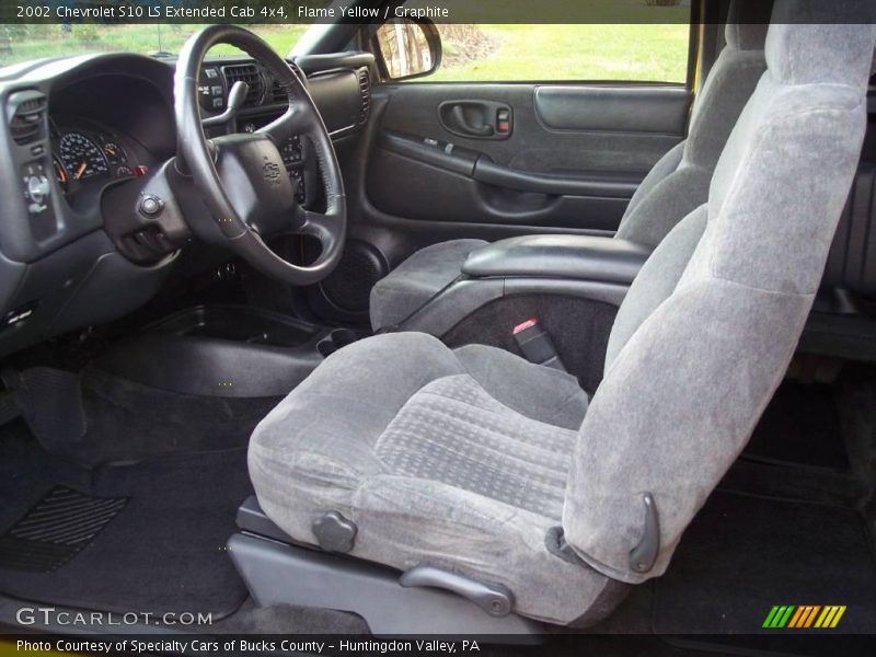 Flame Yellow / Graphite 2002 Chevrolet S10 LS Extended Cab 4x4