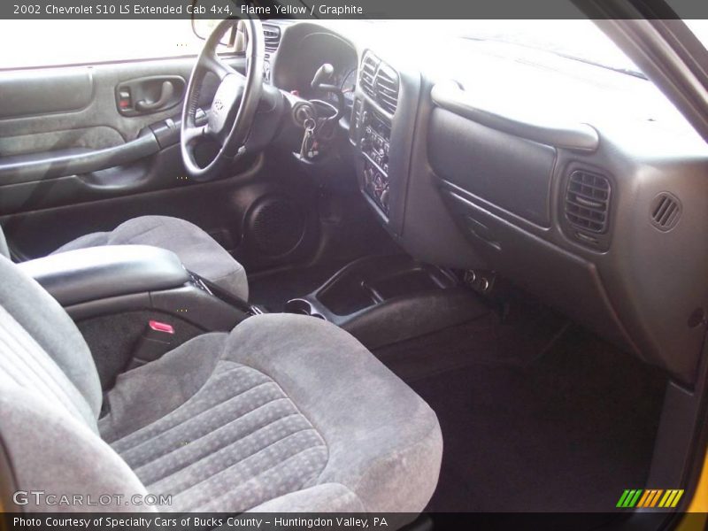 Flame Yellow / Graphite 2002 Chevrolet S10 LS Extended Cab 4x4