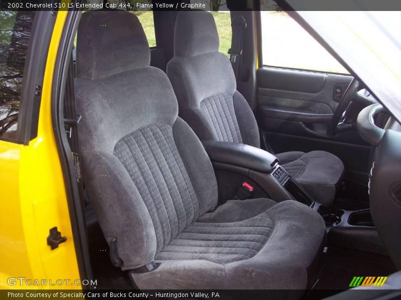 Flame Yellow / Graphite 2002 Chevrolet S10 LS Extended Cab 4x4