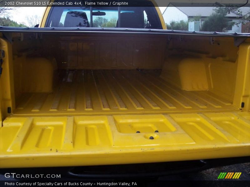 Flame Yellow / Graphite 2002 Chevrolet S10 LS Extended Cab 4x4