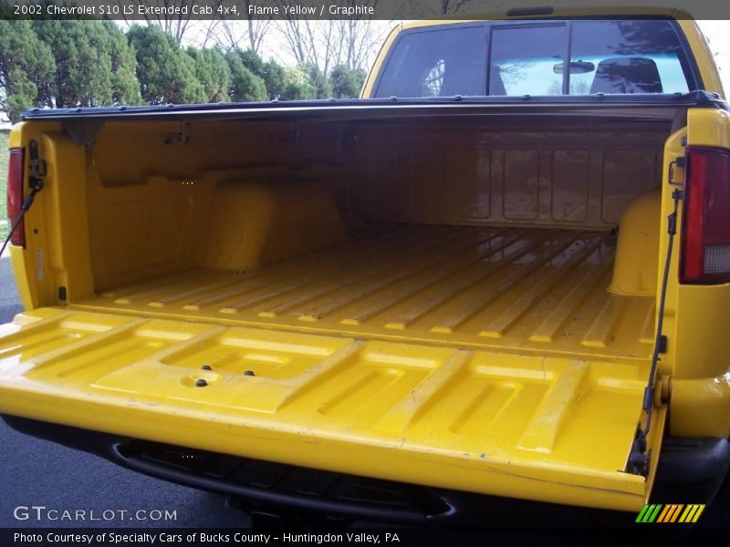Flame Yellow / Graphite 2002 Chevrolet S10 LS Extended Cab 4x4
