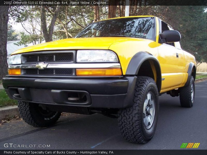 Flame Yellow / Graphite 2002 Chevrolet S10 LS Extended Cab 4x4