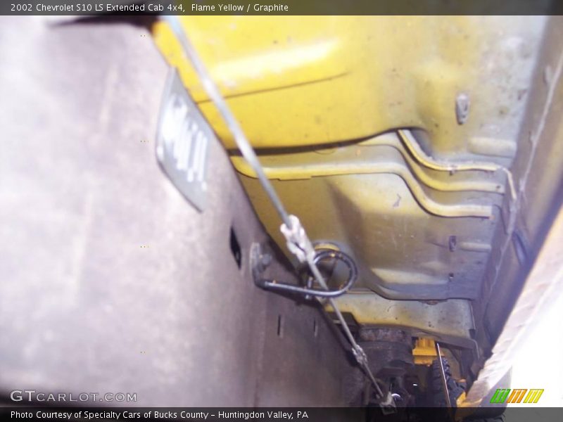 Flame Yellow / Graphite 2002 Chevrolet S10 LS Extended Cab 4x4