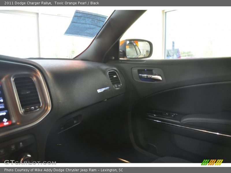 Toxic Orange Pearl / Black 2011 Dodge Charger Rallye