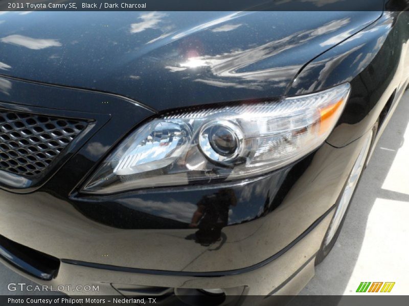 Black / Dark Charcoal 2011 Toyota Camry SE