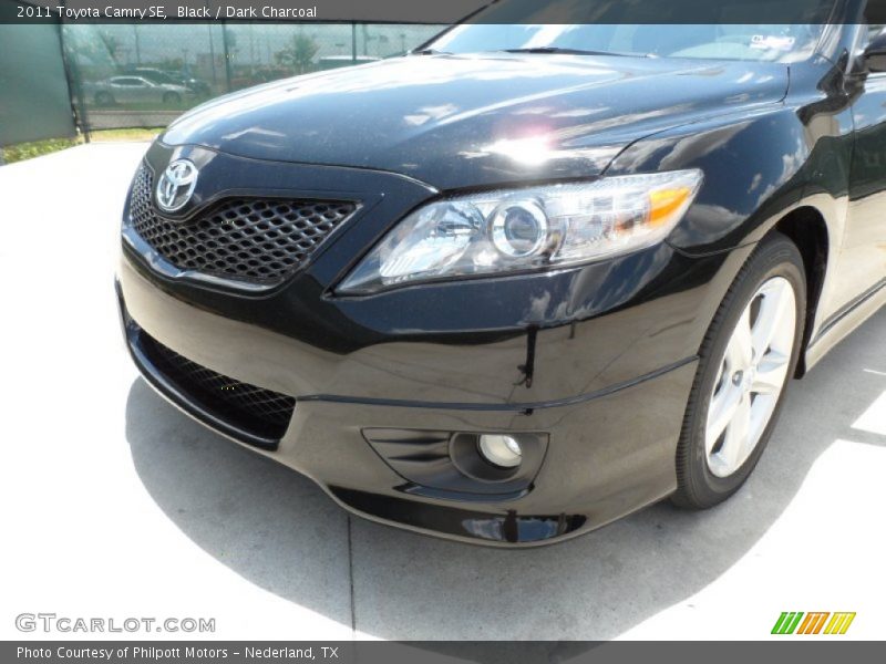 Black / Dark Charcoal 2011 Toyota Camry SE