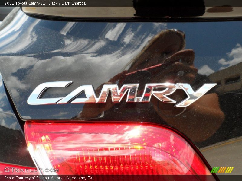 Black / Dark Charcoal 2011 Toyota Camry SE